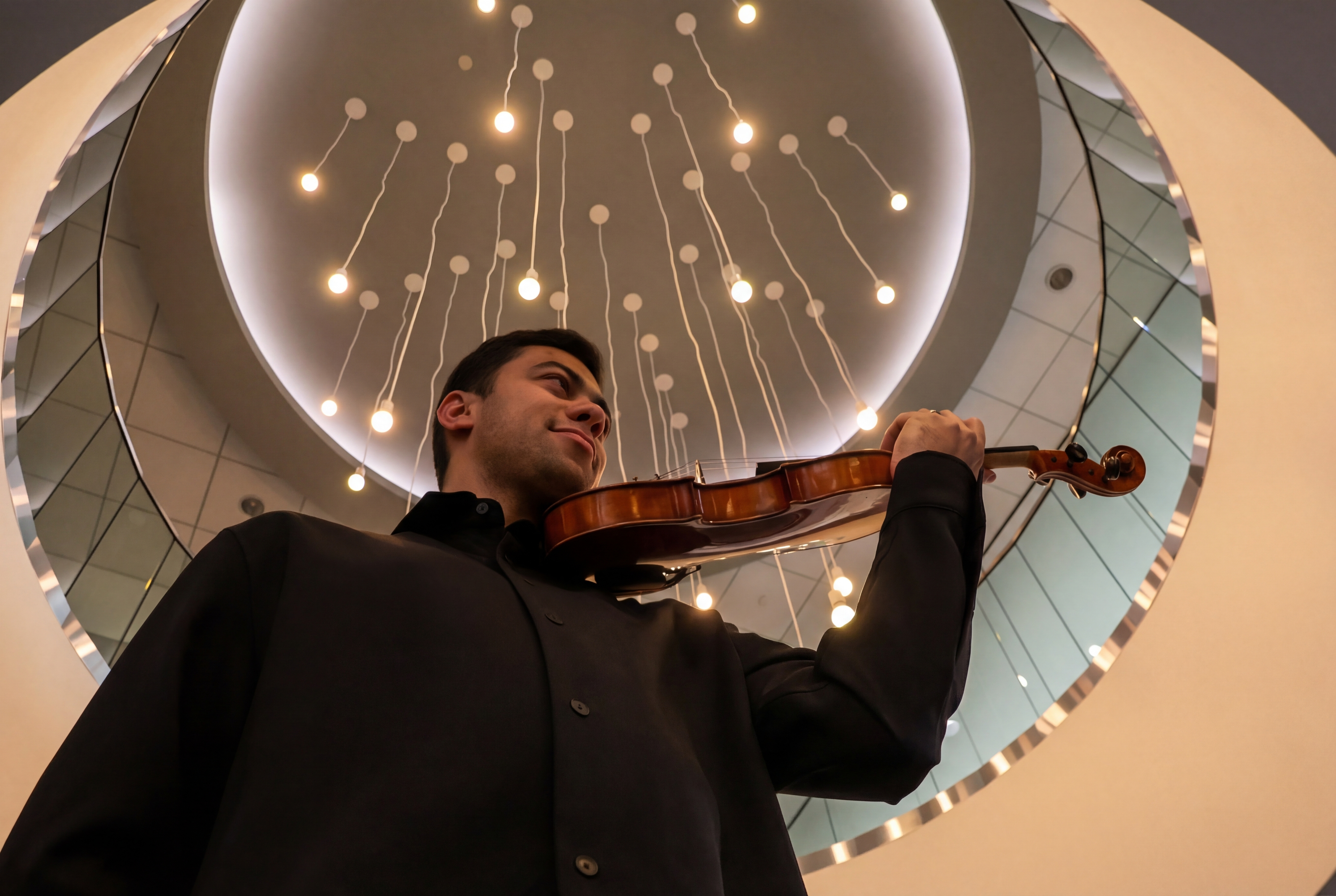 Thierry de Lucas on stage with violin